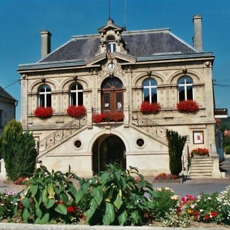 Au Coeur De Bruyeres Apartment Bagian luar foto