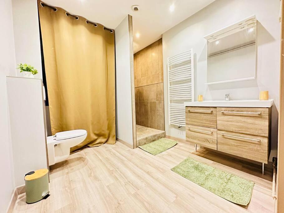 Au Coeur De Bruyeres Apartment Bagian luar foto